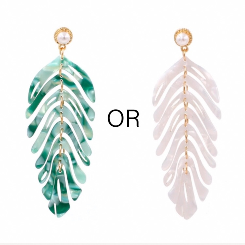 3/$35 LAST 1!🔥HP!🔥Tropical Leaves Resin Drop Earrings